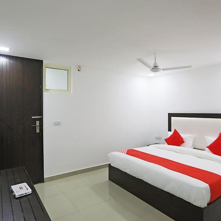 Townhouse South Lawn Otel Yeni Delhi Dış mekan fotoğraf