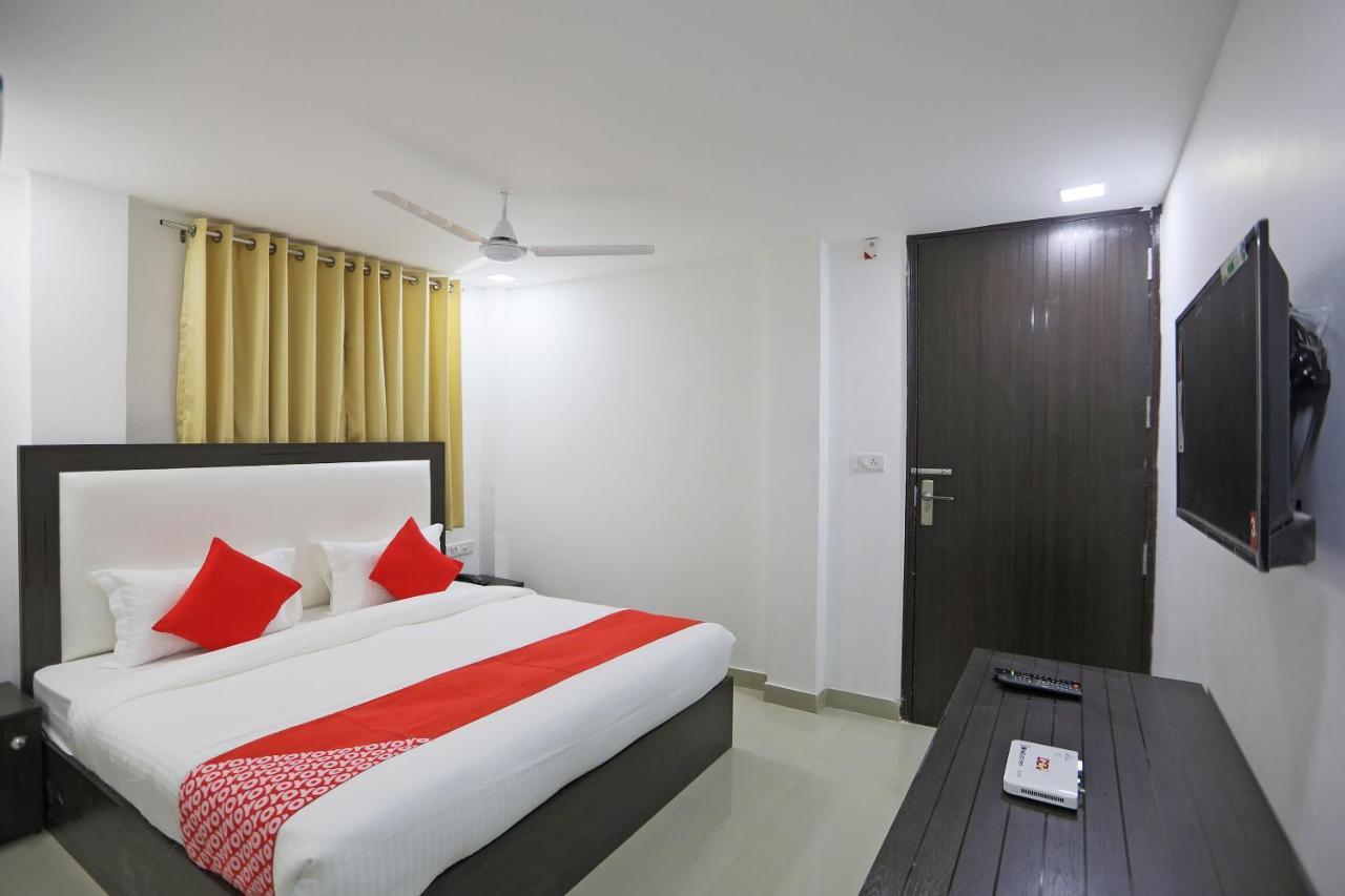 Townhouse South Lawn Otel Yeni Delhi Dış mekan fotoğraf