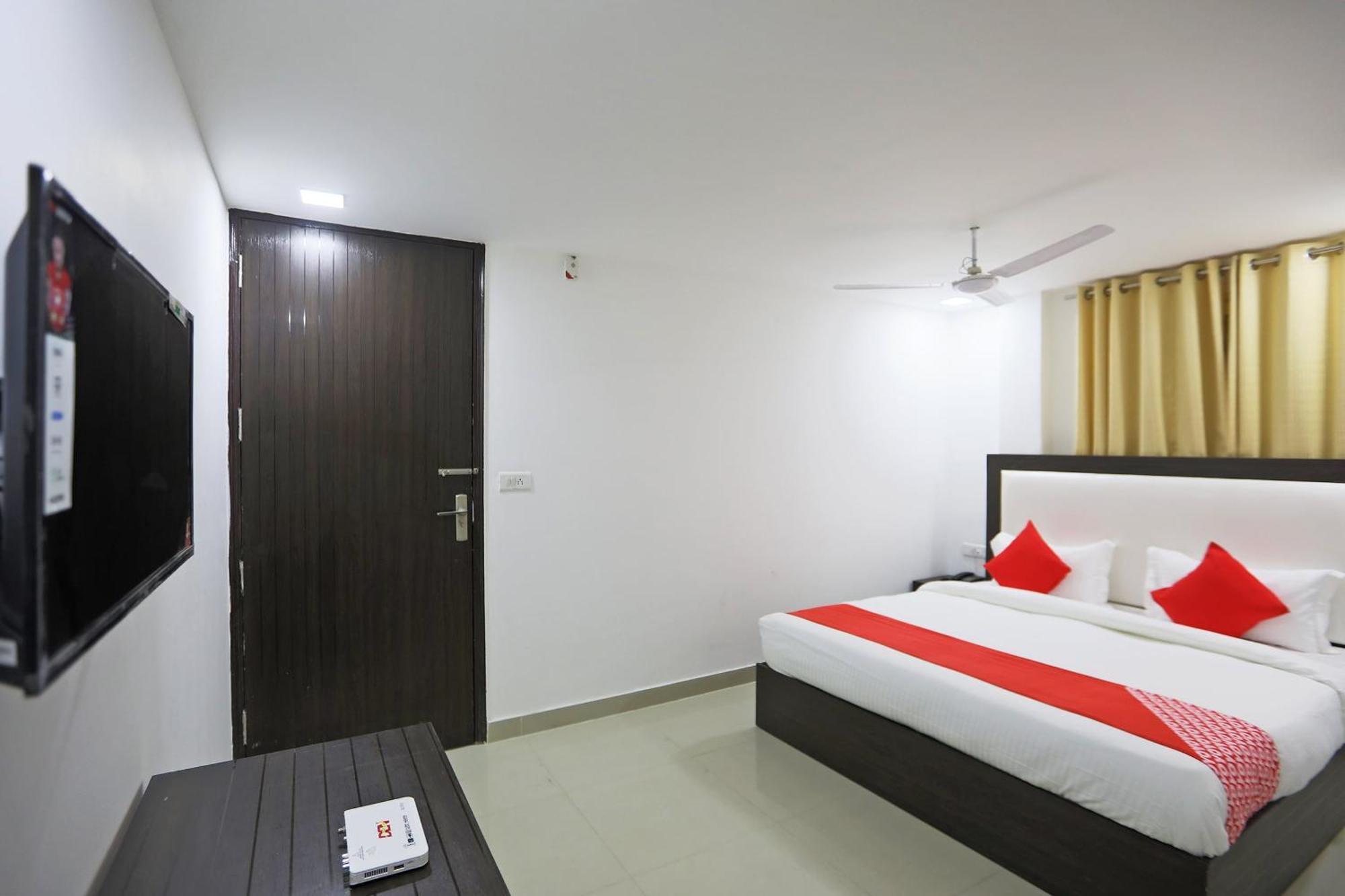 Townhouse South Lawn Otel Yeni Delhi Dış mekan fotoğraf