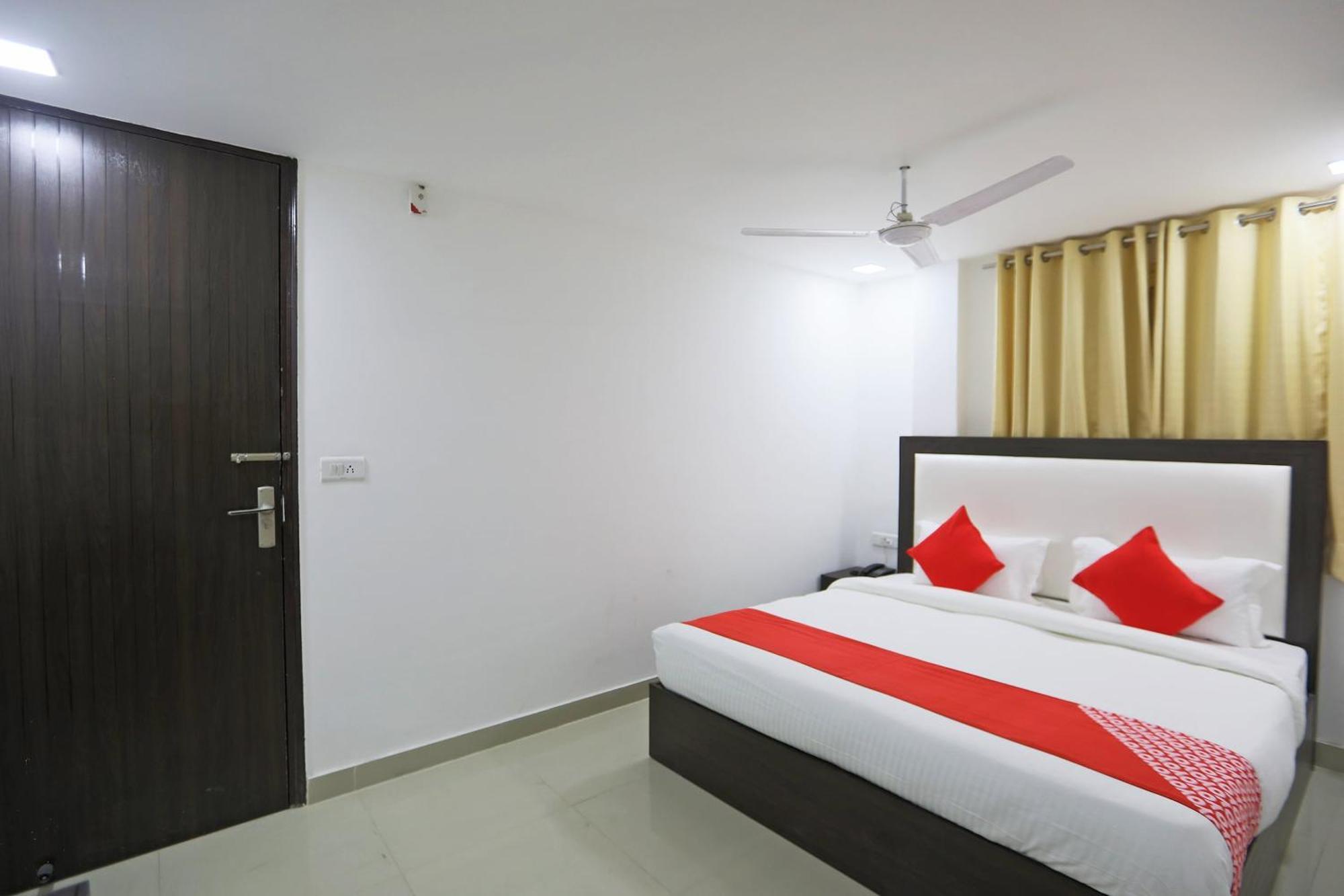 Townhouse South Lawn Otel Yeni Delhi Dış mekan fotoğraf